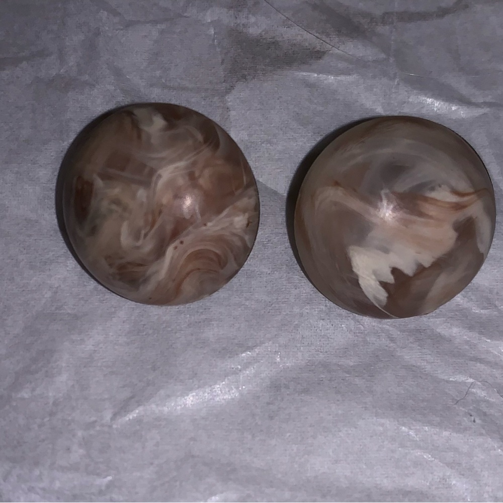 Marble earrings with gold backing that is moveable